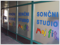 Izdelava in izrez nalepk za Sončni studio Moj Fit